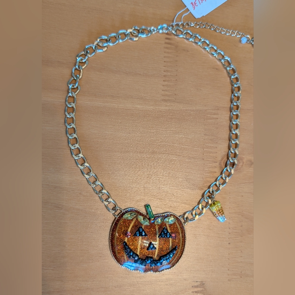 NWT Betsey Johnson Halloween pumpkin jack-o-lantern candy corn necklace